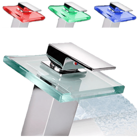 Badezimmer LED-Wasserhahn mit quadratischem Wasserfallauslass - TISTO